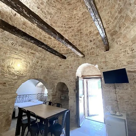 I Trulli Del Fauno Guest house